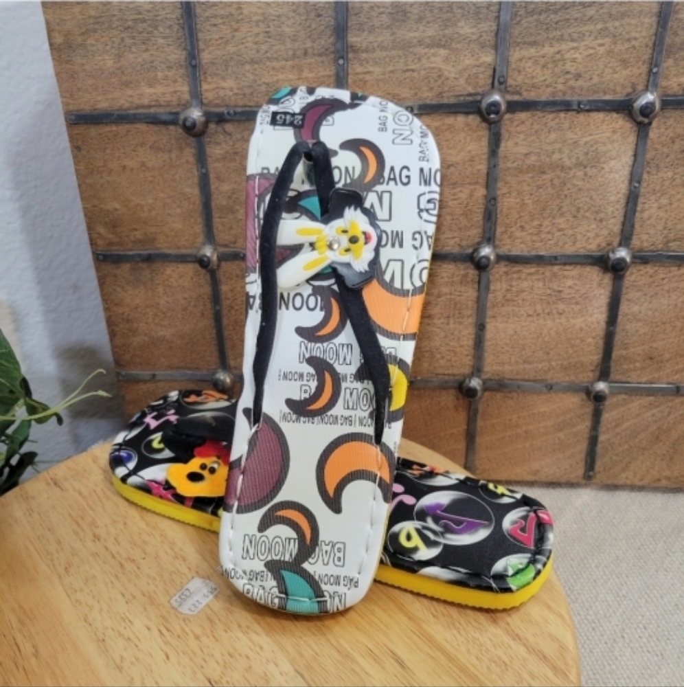 Warner Brothers Looney Tunes Flip-flops Beach Sandals sz MED